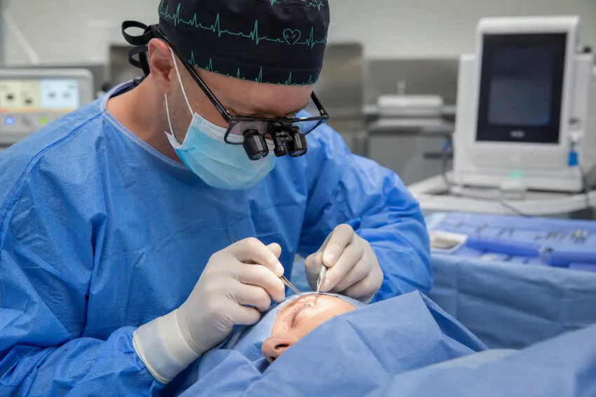 Načrtovanje kirurškega izreza ksantelazme v naravni gubi zgornje veke